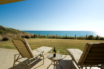Private end unit patio gives you peace in paradise!