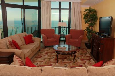 Spacious Living Area with Queen Sofa Sleeper!