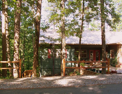Take the wooden walkway to Forest Glen.