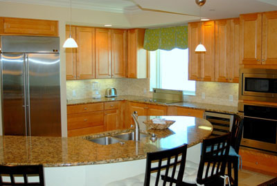 Luxury Kitchen and Wet Bar
