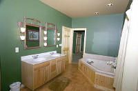 Downstairs bathroom suite with Jacuzzi