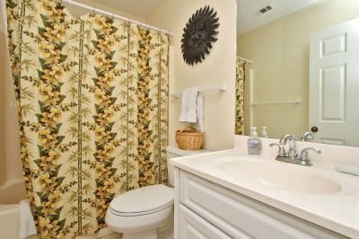 Upstairs Bathroom 2