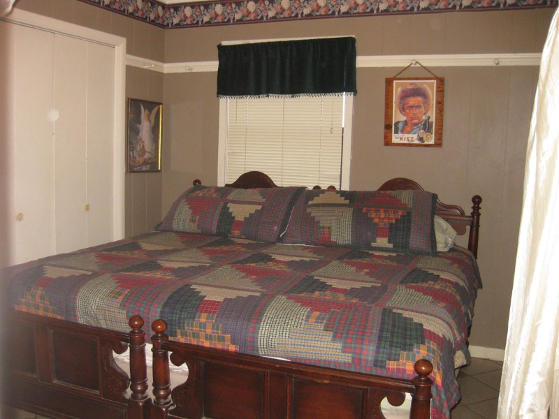 King size bed room on main floor