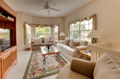 Large living area with LCD/Cable Television and wifi internet Large living area with LCD/Cable Television and wifi internet