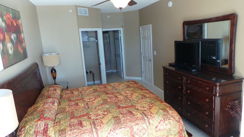 Queen Bedroom