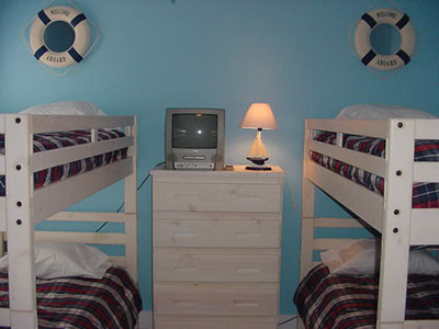 2nd bedroom with 2 sets of bun