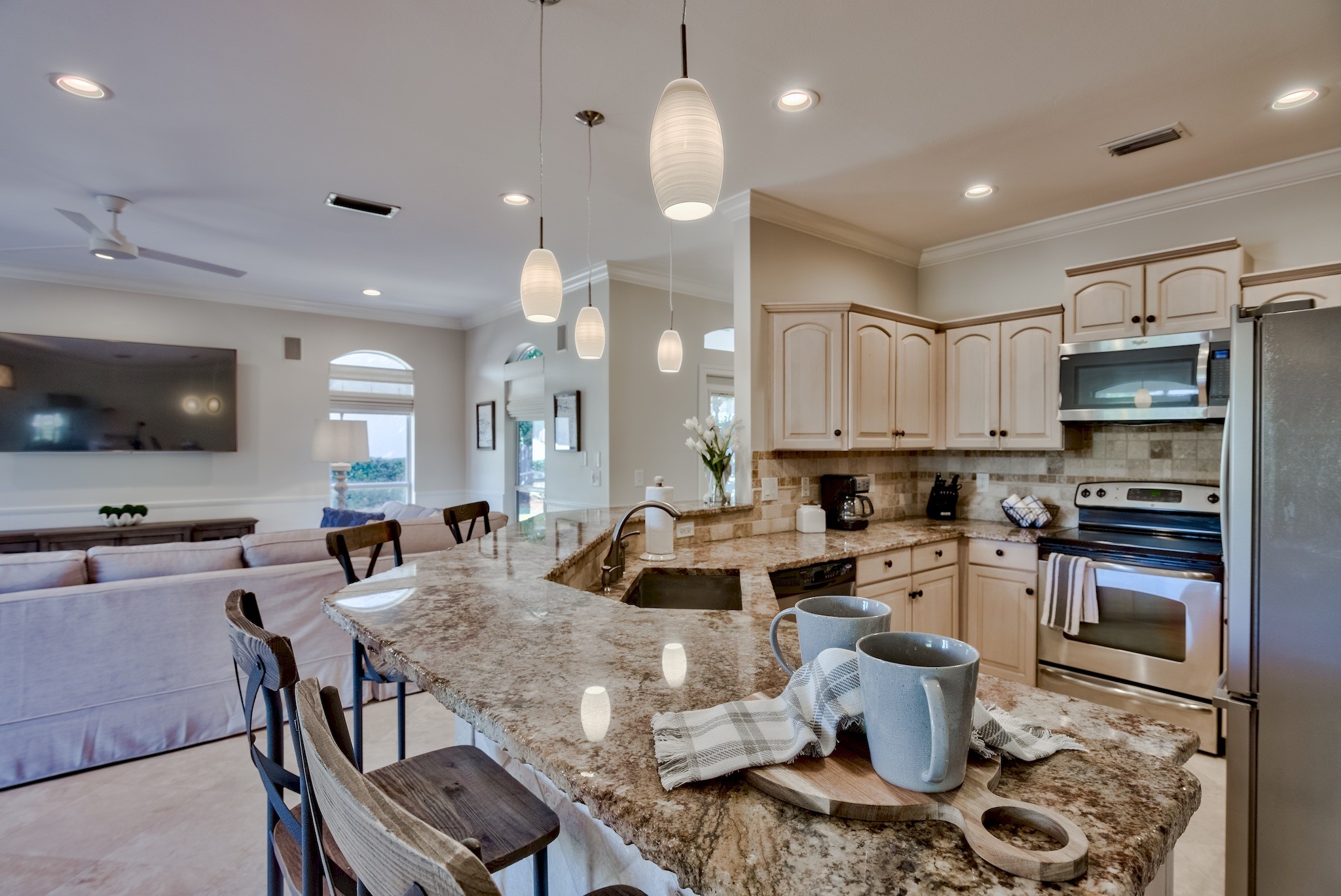 3rd Floor King Master w/ Wet bar 3rd Floor King Master w/ Wet bar
