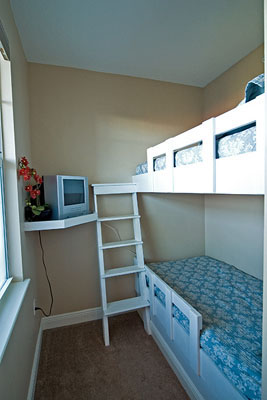 Twin bunks in bunk room