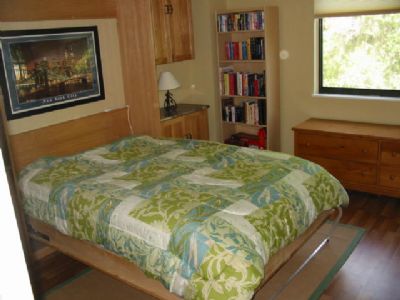 Murhph Bed falls out of Book Case