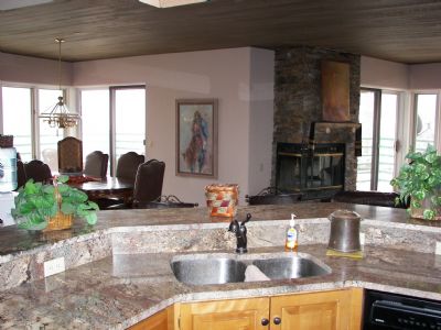 Kitchen/eating bar