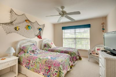 Fun Kids Room with two Twins Fun Kids Room with two Twins