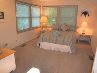 Queen Bonus Room