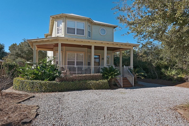 The 3 Little Birds -  Adorable 4 bd  3  ba  home in Crystal Beach area of Destin