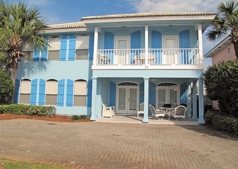 Bermuda House. 5 beds 3 bath