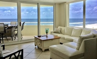 Panoramic Views in Living Room