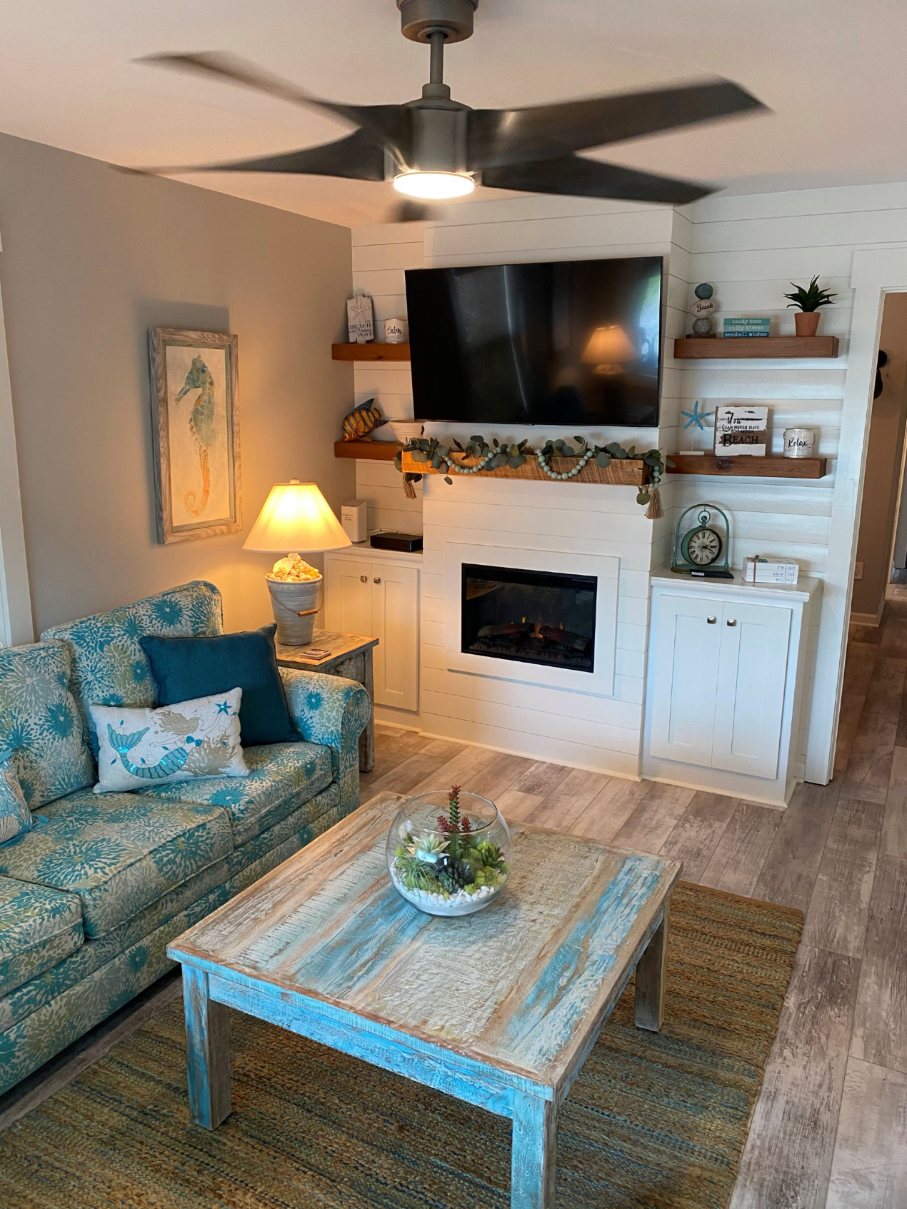Living Rm-Pull out Qn sofa-Fireplace