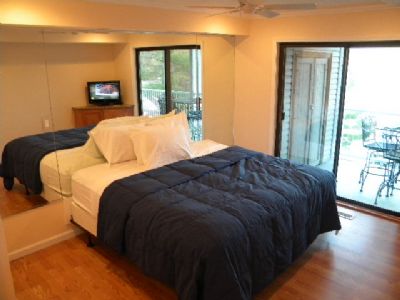 King bed over looking lake,flat tv,mirrors