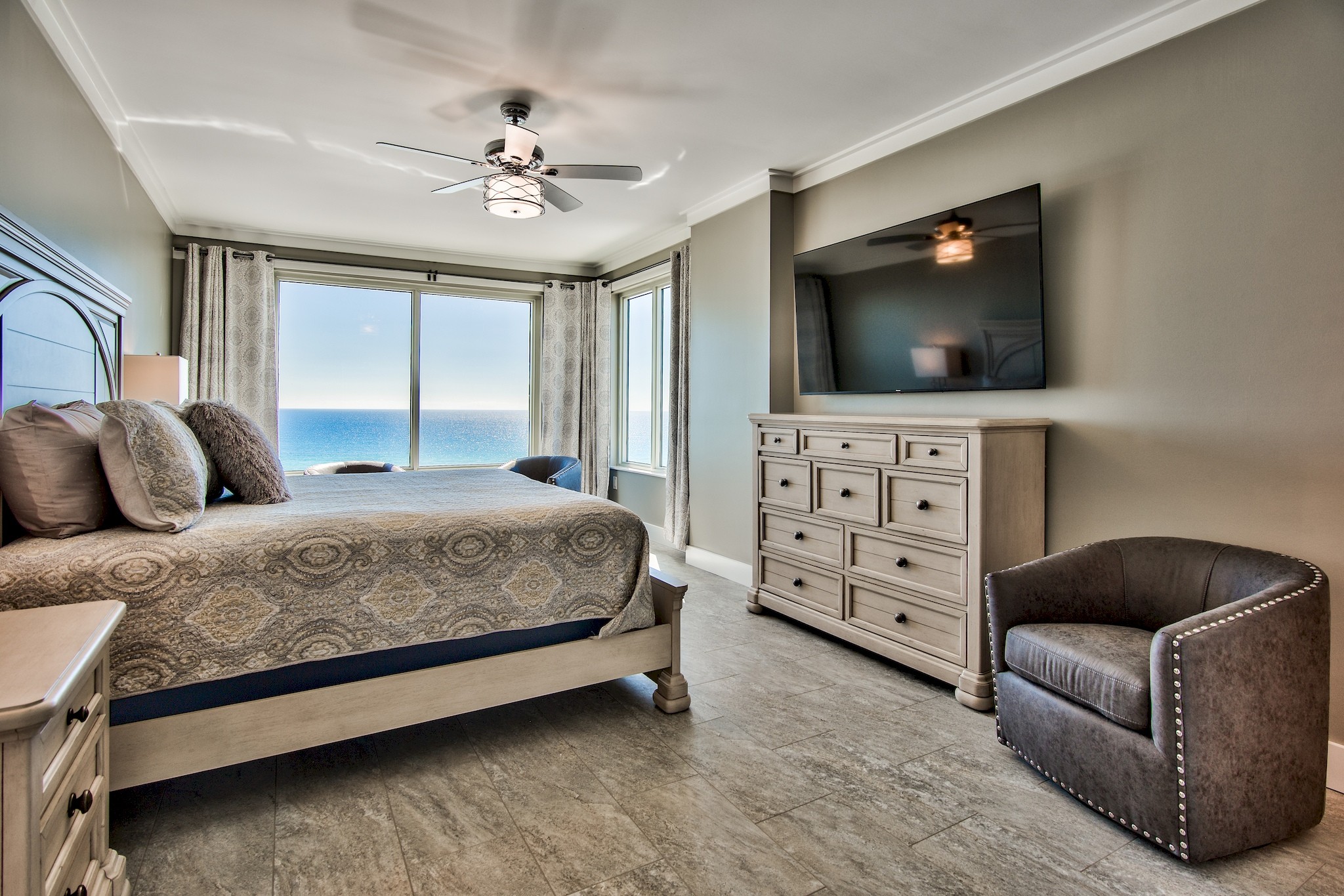 Master King Bedroom with a Gulf View and sitting area
