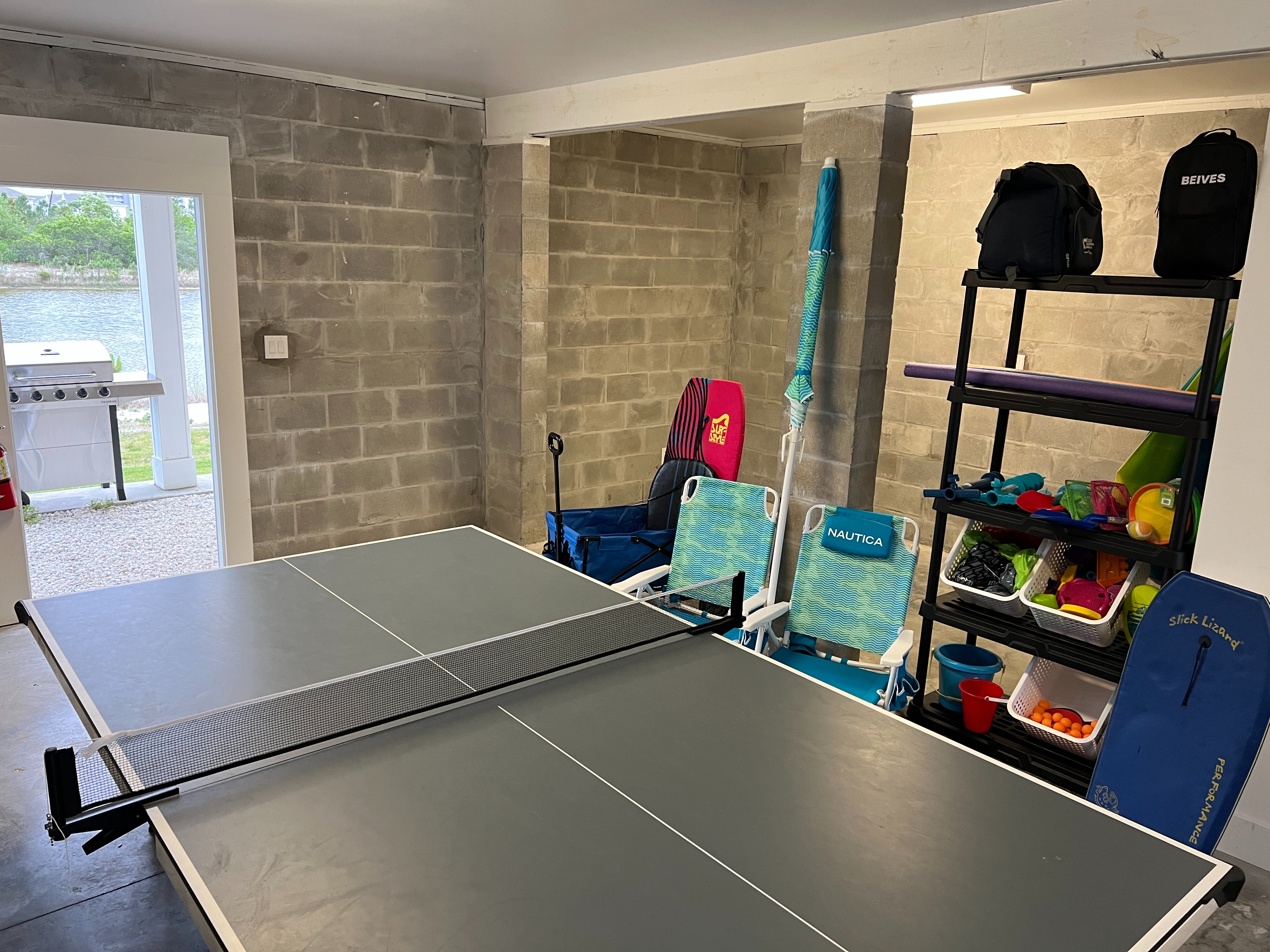 Large Private Garage with ping pong table