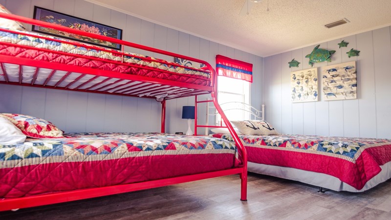 Sleeps 5; twin, full and queen size beds. Kids will love the turtles!