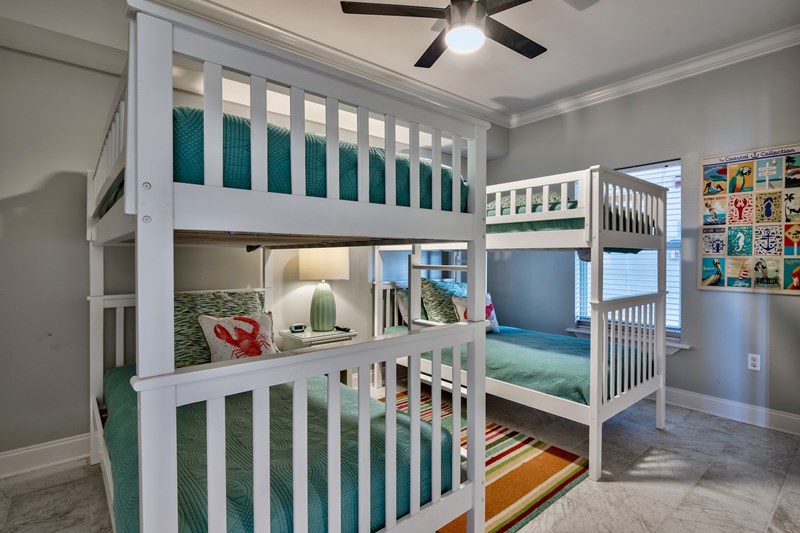 2 sets of bunk bed offering more sleeping space for little children.
