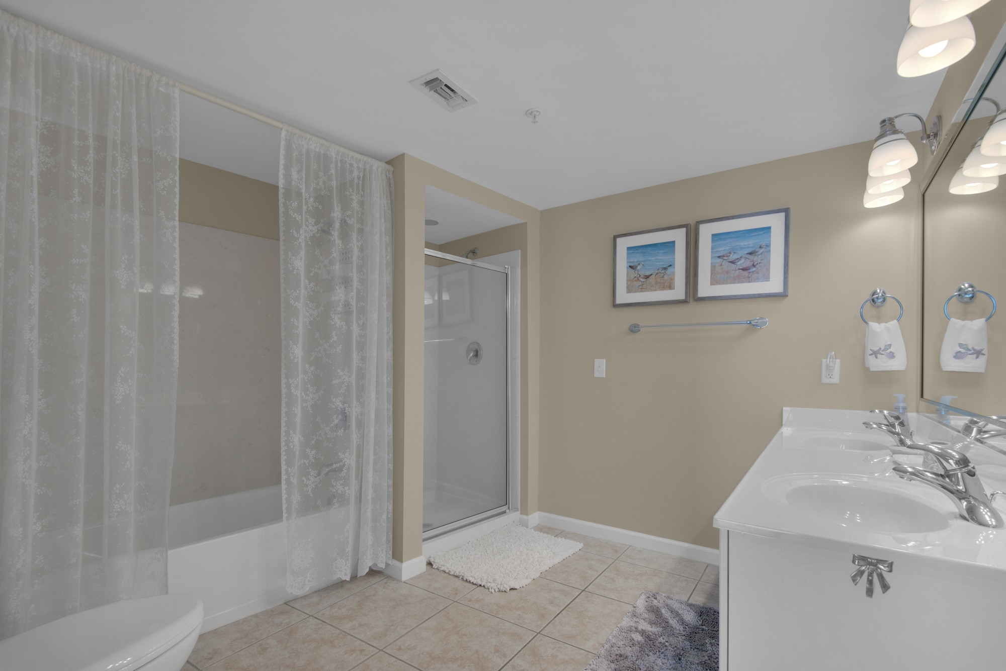 Large en-suite with tub and separate shower