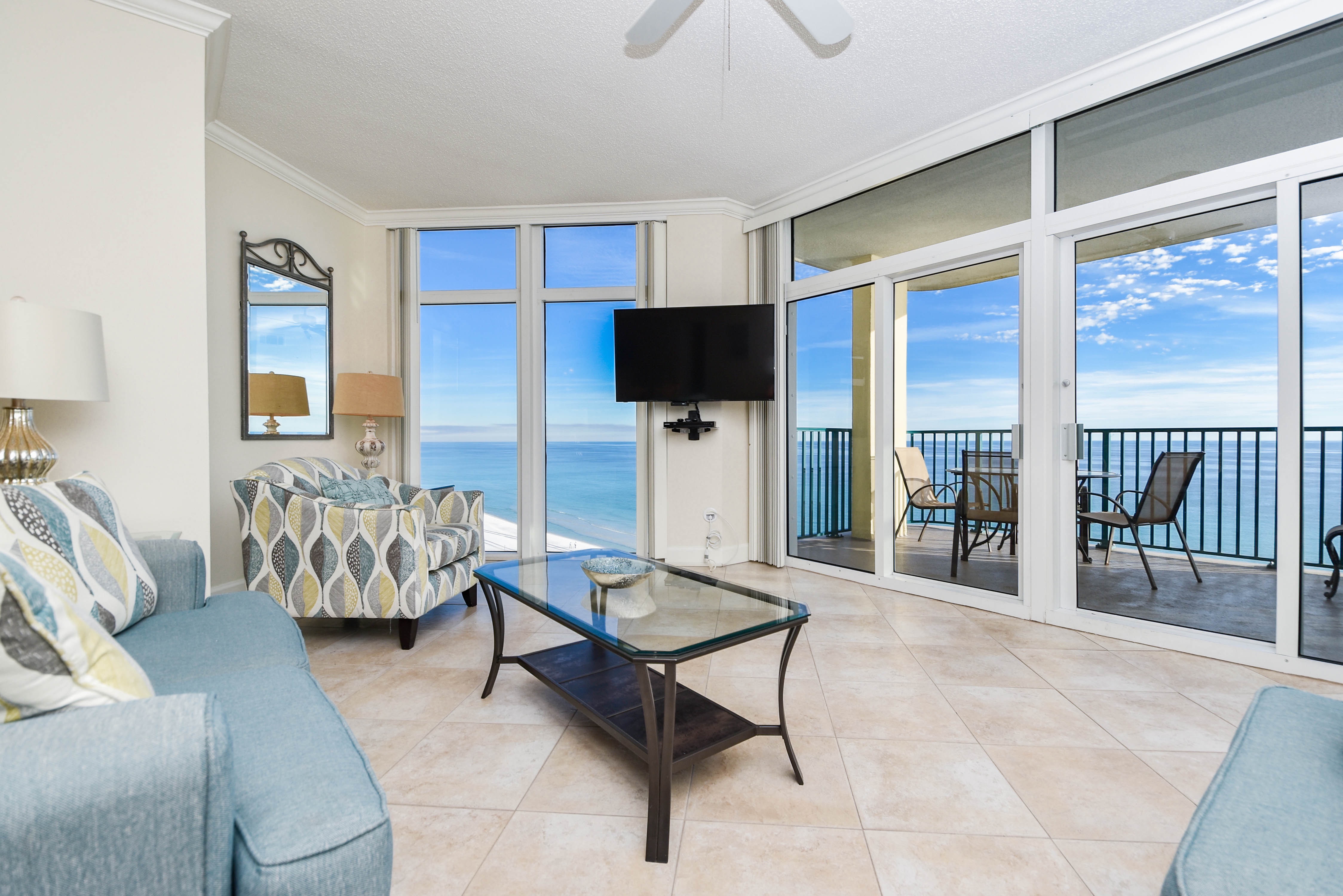 Living Room overlooking the Emerald Waters!