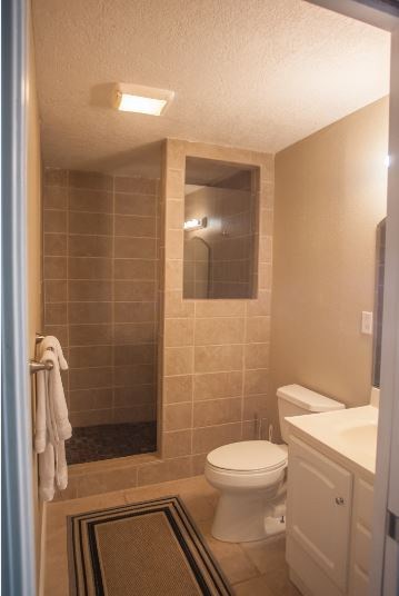 1st floor, Bahroom with shower
