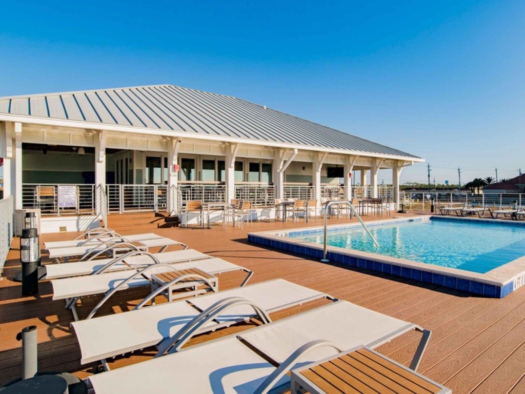 Beach Club restaurant and pool