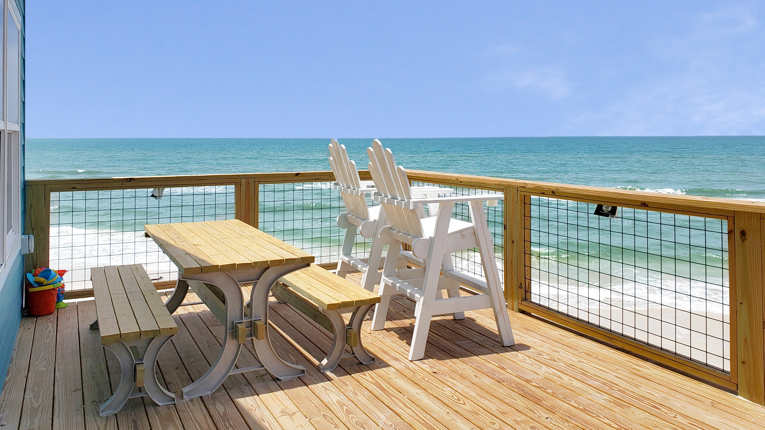 Huge deck with unobstructed ocean views for miles