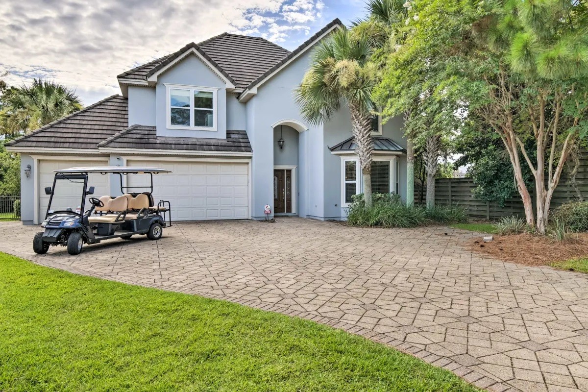 Beautiful spacious house with complimentary golf cart and plenty of parking spaces.