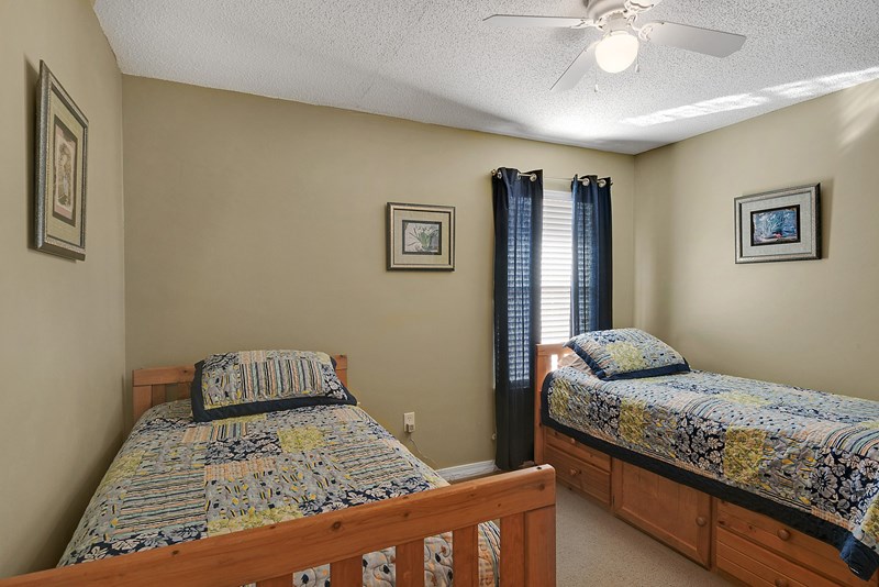 Third bedroom has two twin beds