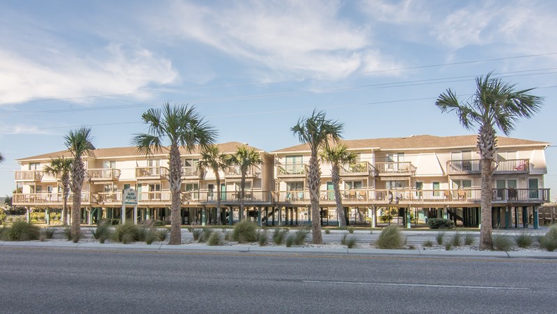 Sand Dollar Condos - 2 Car Covered Assigned Parking Walk to Most Attractions