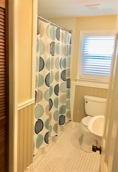 Guest bath 2 - 2nd floor; shower/tub combo